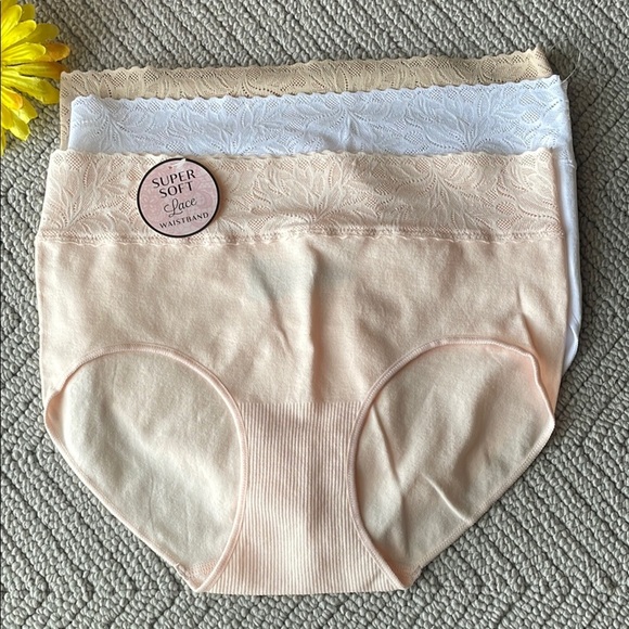 BALI Other - (NEW ) BALI Super Soft Lace Waistband  Bottoms -